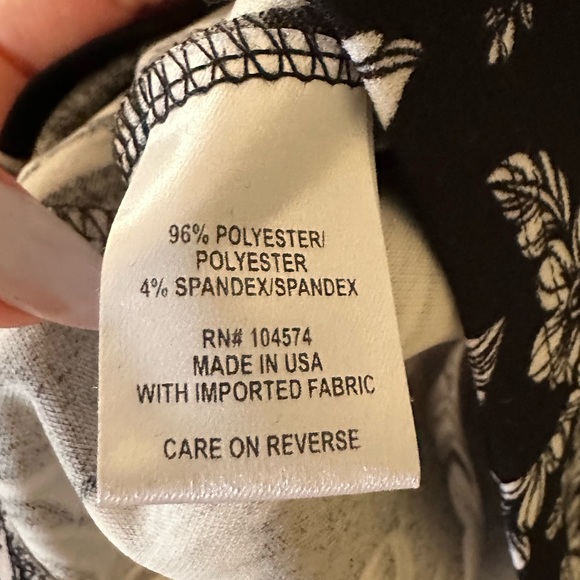 Black and white floral print summer dress, plunge neckline size small - Picture 4 of 4